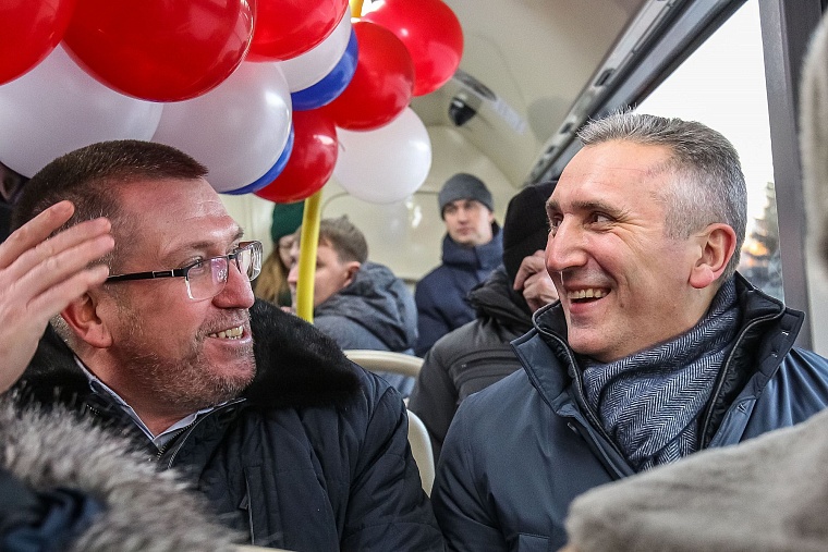 Тюменцам показали автобус будущего