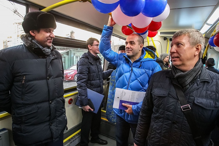 Тюменцам показали автобус будущего