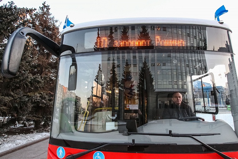 Тюменцам показали автобус будущего