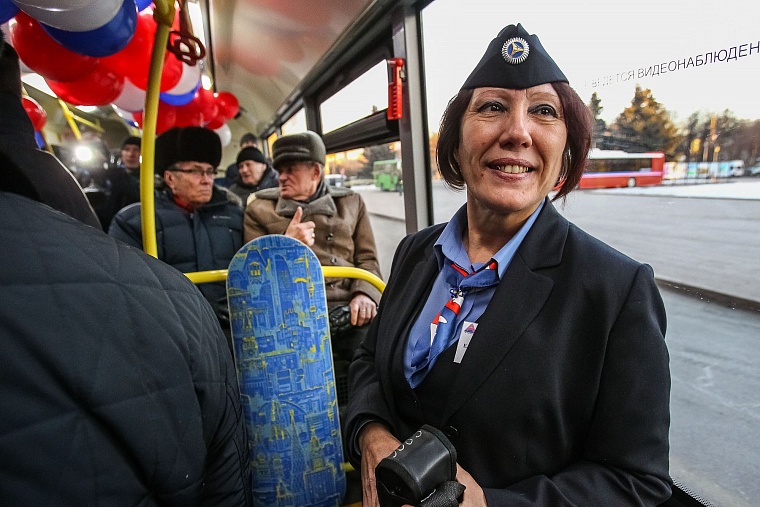 Тюменцам показали автобус будущего