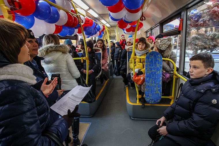 Тюменцам показали автобус будущего