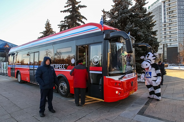 Тюменцам показали автобус будущего