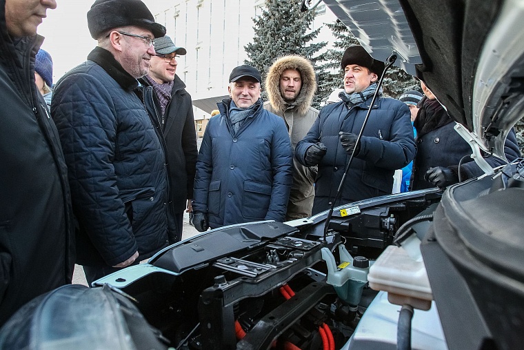 Тюменцам показали автобус будущего