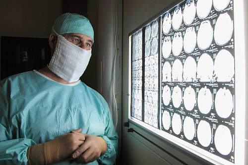 Врачи тюменского ФЦН вживили пациентам 1,5 тысячи нейромодуляторов