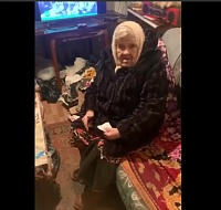 Тюменская пенсионерка живет без еды среди мусора и тараканов