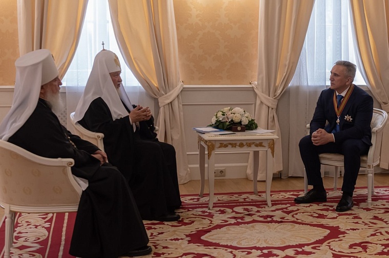 Александр Моор от имени тюменцев поздравил Патриарха Кирилла с высокой наградой