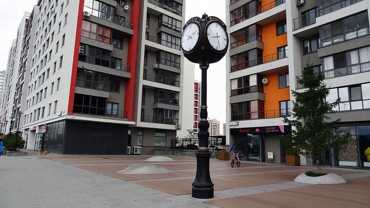 Повестка на 12 июля: презентация гигантской картины, признание пригодности жилья, игры и зарядки