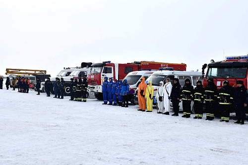 Тюменские сотрудники МЧС отработали действия при паводке на масштабных учениях в Северо-Казахстанской области