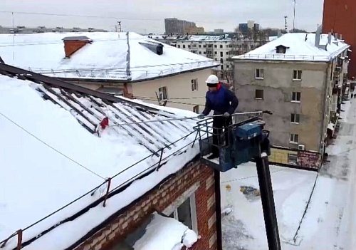 За сосульки на крышах в Тюмени предусмотрен штраф до 200 тысяч рублей