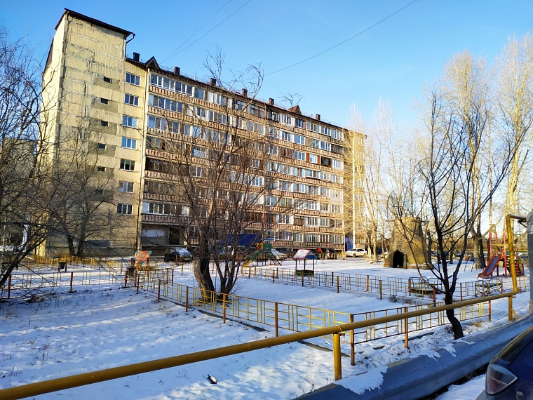 Ради безопасности в школу на Лесобазе детей водят группами