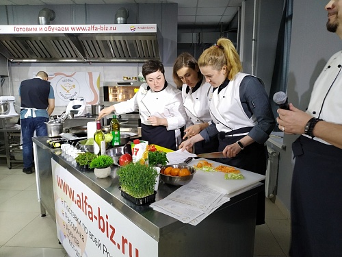 В Тюмени снимают первое кулинарное шоу "Шефы против кондитеров"