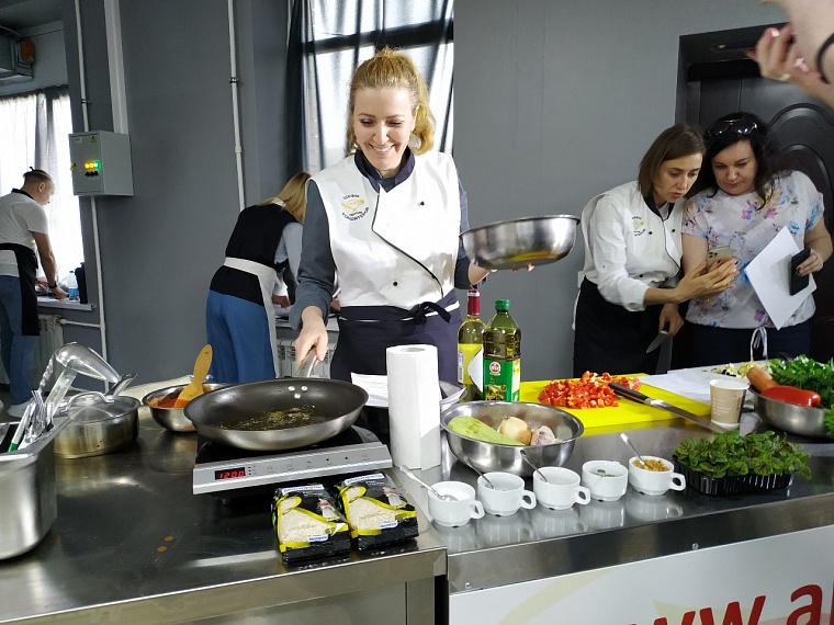 В Тюмени снимают первое кулинарное шоу "Шефы против кондитеров"