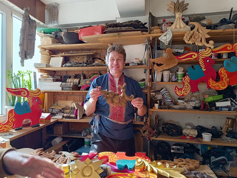 Деревянные Коньки-Горбунки: Тюменская область примет участие в проекте "Елки России"