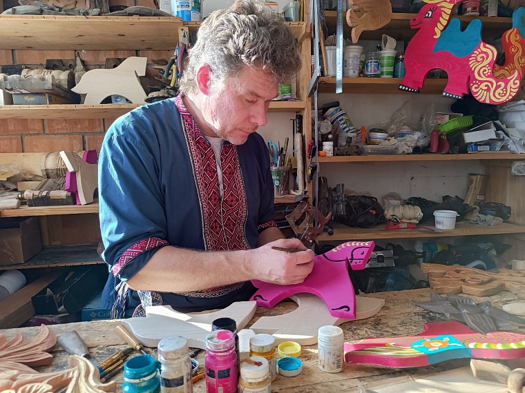 Деревянные Коньки-Горбунки: Тюменская область примет участие в проекте "Елки России"