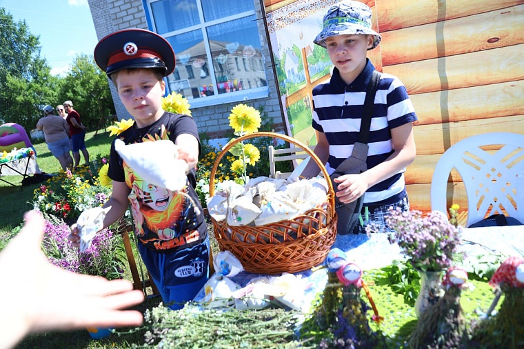 Жители Тюменской области пополнили запасы чая и лечебных трав