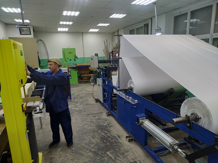 Не хуже импортной! На тюменском предприятии для незрячих освоили выпуск двухслойной туалетной бумаги