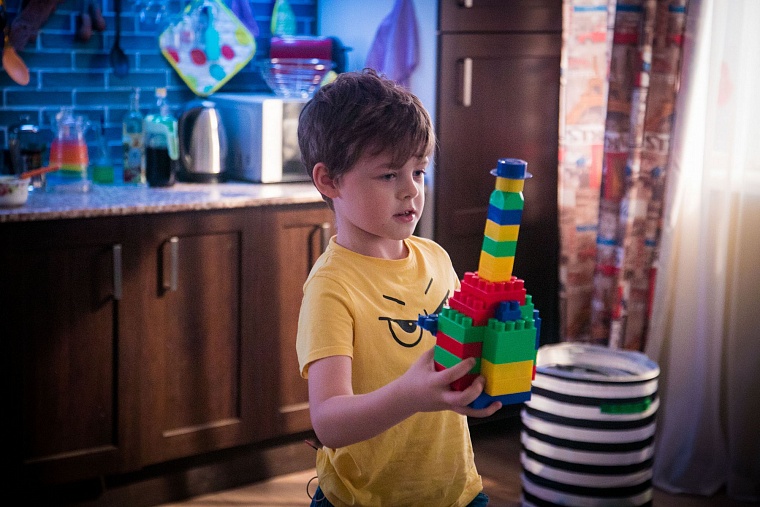 Сильвестр Сергеев будет стрелять деньги у своего сына в новом сезоне ситкома «СашаТаня»