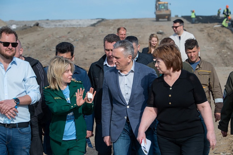 Александр Моор проинспектировал будущую свалку по Велижанскому тракту