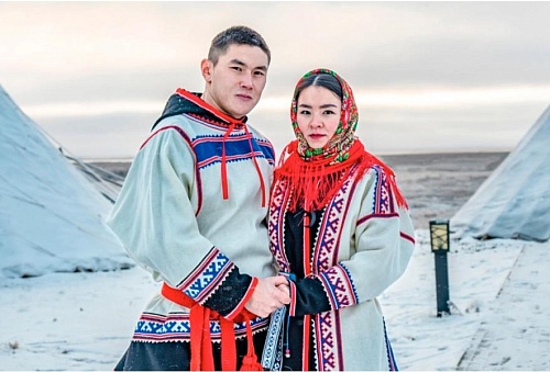 Частичку семейного очага, зажженного на ВДНХ, доставят в Салехард ямальские молодожены