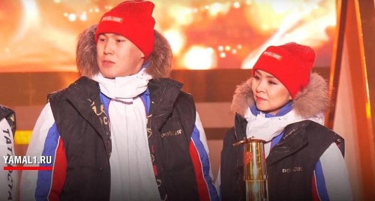 Частичку семейного очага, зажженного на ВДНХ, доставят в Салехард ямальские молодожены