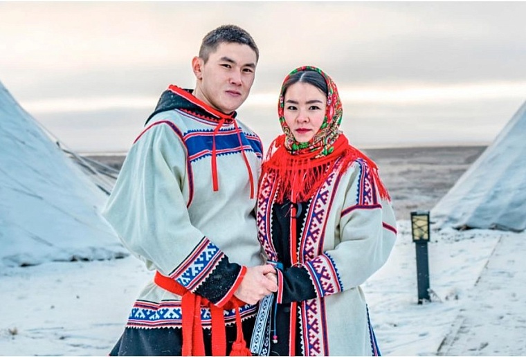 Частичку семейного очага, зажженного на ВДНХ, доставят в Салехард ямальские молодожены