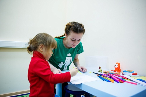 Вместо учебников - любимые игрушки: как работают пришкольные лагеря в Тюмени