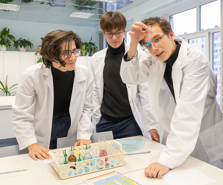 Новые учебные симуляторы помогут новоуренгойским волонтерам-медикам в отработке практических навыков