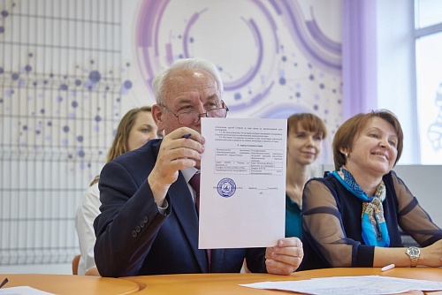 Между гимназиями Тюмени и Краснодона подписано соглашение о сотрудничестве