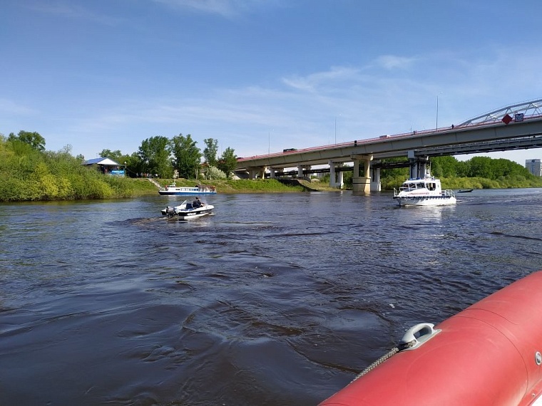 Не уверен - не спасай! К тонущему лучше плыть в жилете или со спасательным кругом