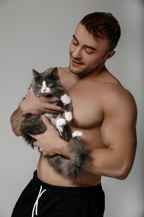 В Тюмени набирают популярность календари от «Потеряшек» с кошечками и спортсменами