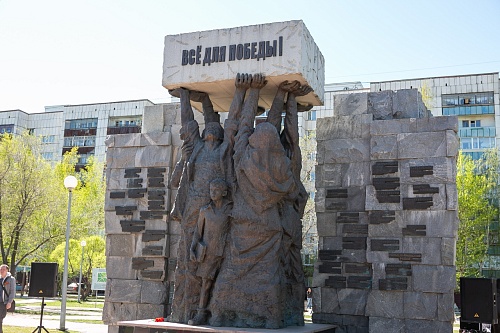 В Тюмени не нашлось желающих отремонтировать памятник труженикам тыла