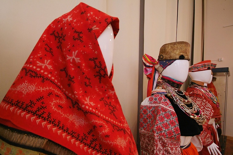 Оттенки русского: многообразие народного костюма на выставке в музее искусств