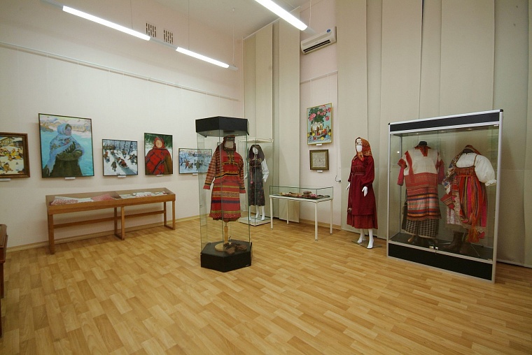 Оттенки русского: многообразие народного костюма на выставке в музее искусств