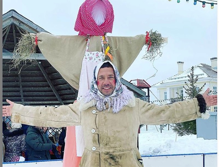 Звезды празднуют Масленицу и просят прощения