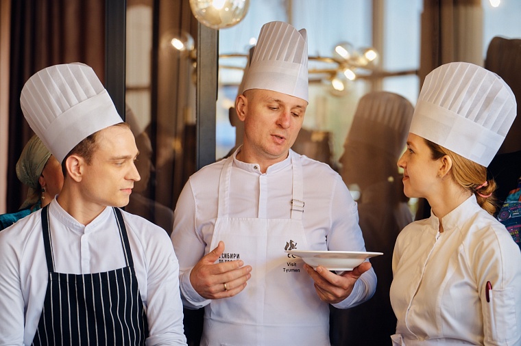 Тюменские шеф-повара приготовили уникальные блюда для свадебного стола на ВДНХ