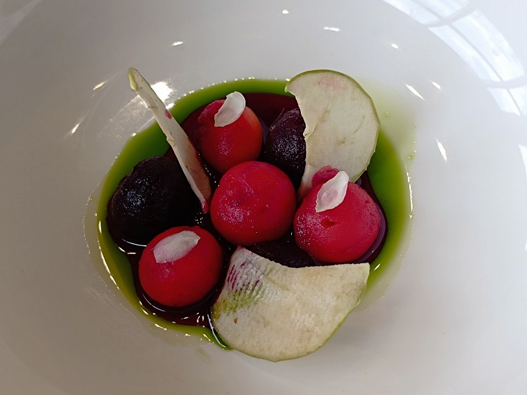 Тюменские шеф-повара приготовили уникальные блюда для свадебного стола на ВДНХ