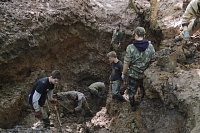 Тюменские поисковики подняли останки летчика и сбитый самолет Пе-2
