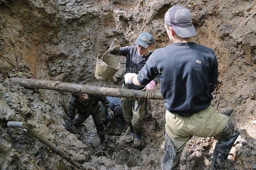 Тюменские поисковики подняли останки летчика и сбитый самолет Пе-2