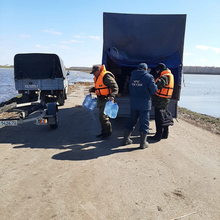 Прихожане села Кулаково передали гуманитарный груз жителям подтопленных территорий