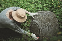 Проект "Мы жили" воскрешает память о людях, похороненных на Текутьевском кладбище