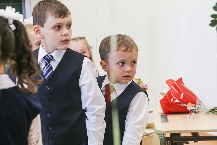 За парты самой большой школы в Тюменской области сели 2,5 тыс. учеников