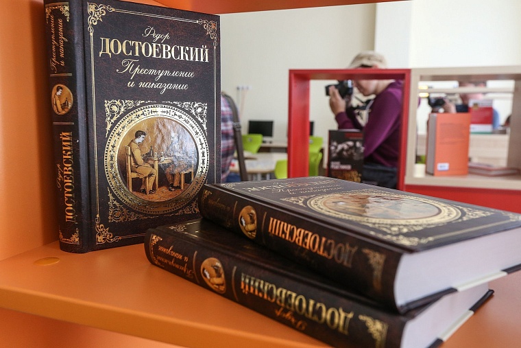 За парты самой большой школы в Тюменской области сели 2,5 тыс. учеников