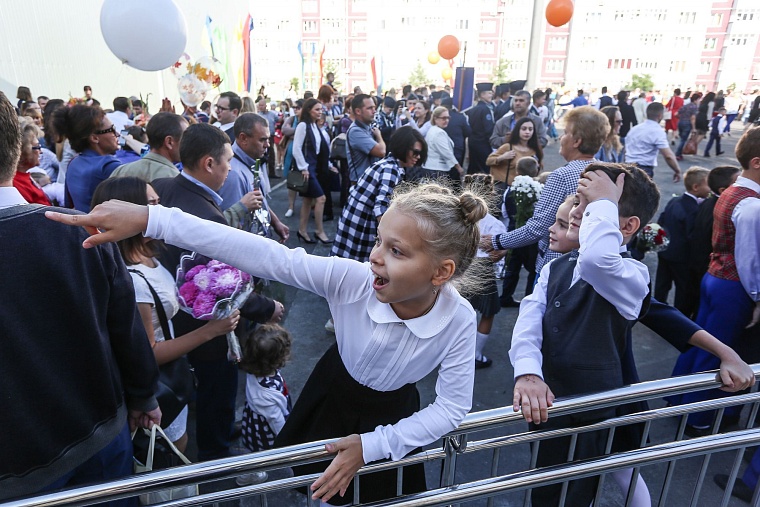 За парты самой большой школы в Тюменской области сели 2,5 тыс. учеников