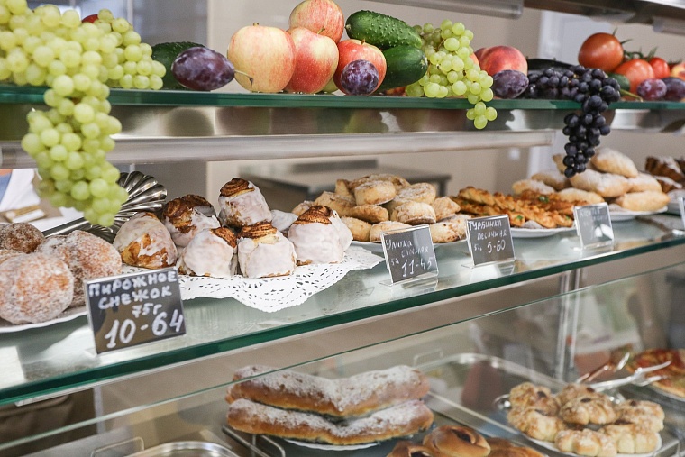 За парты самой большой школы в Тюменской области сели 2,5 тыс. учеников