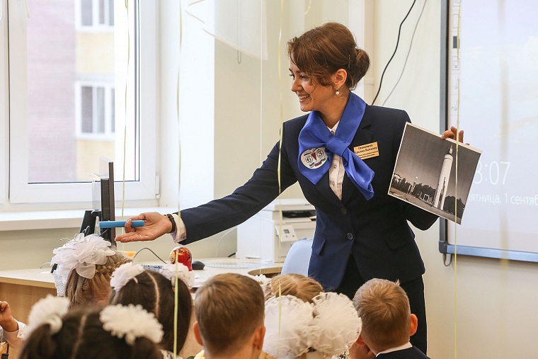 За парты самой большой школы в Тюменской области сели 2,5 тыс. учеников