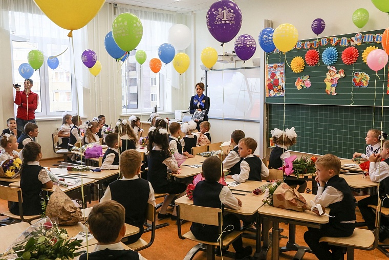 За парты самой большой школы в Тюменской области сели 2,5 тыс. учеников