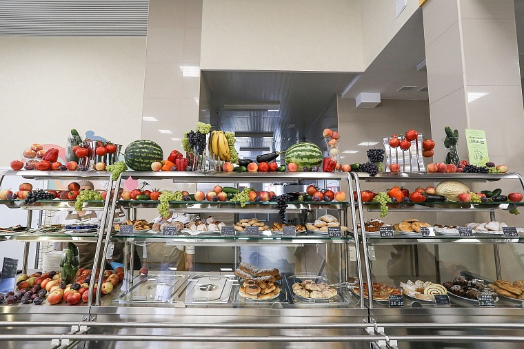 За парты самой большой школы в Тюменской области сели 2,5 тыс. учеников