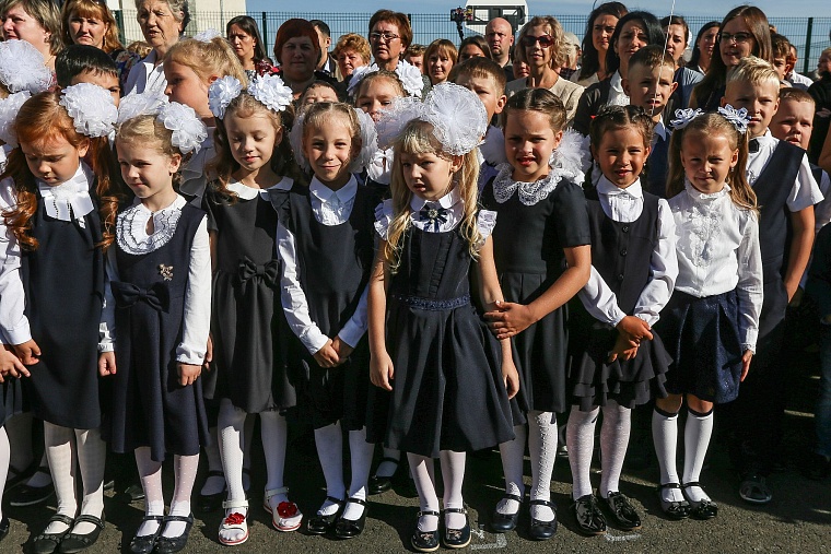 За парты самой большой школы в Тюменской области сели 2,5 тыс. учеников