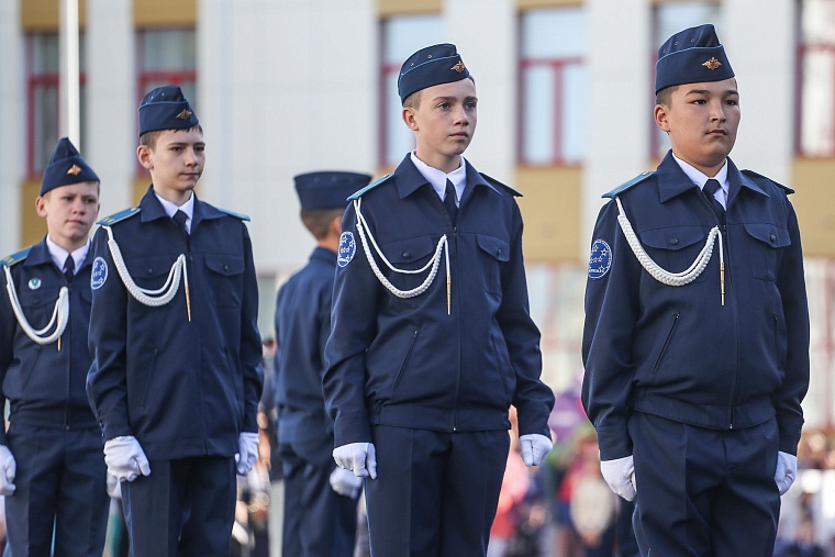 За парты самой большой школы в Тюменской области сели 2,5 тыс. учеников