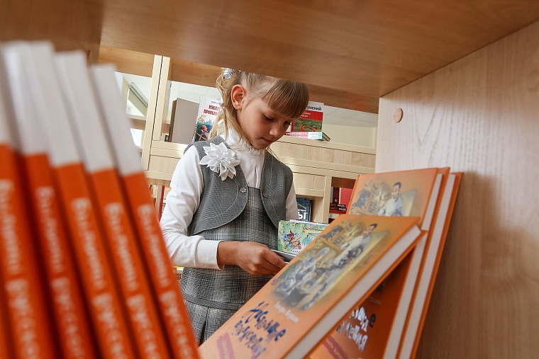 За парты самой большой школы в Тюменской области сели 2,5 тыс. учеников